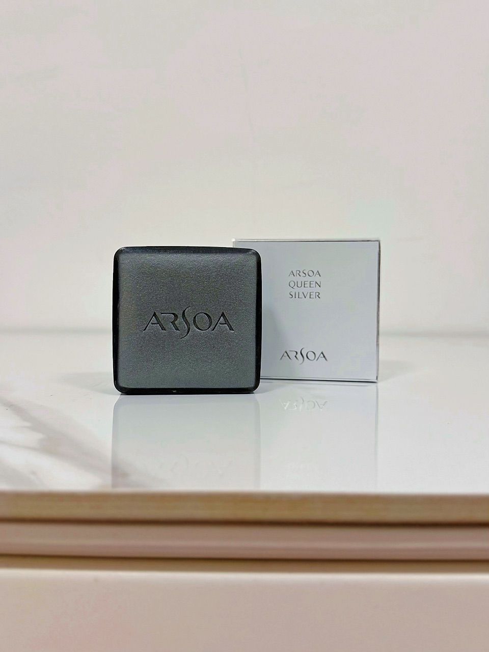 Arsoa Queen Silver soap beside its box, photographed by a customer